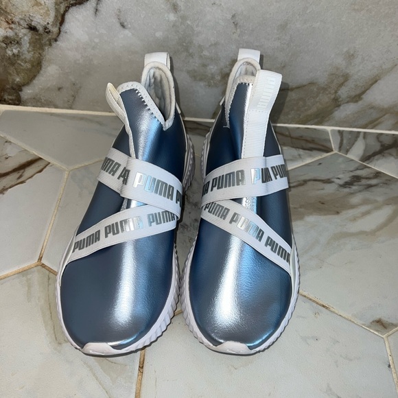 Puma Metallic Sneakers | Size: 7 - Picture 2 of 7
